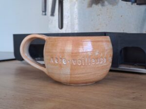 Tasse grès "Mère-veilleuse"