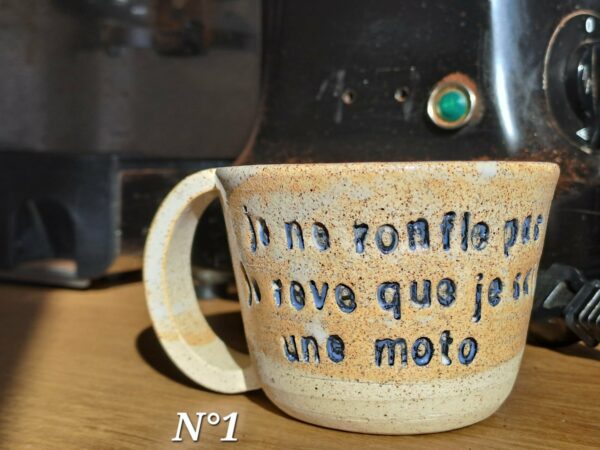 Tasse grès "je ne ronfle pas, je rêve que je suis une moto"